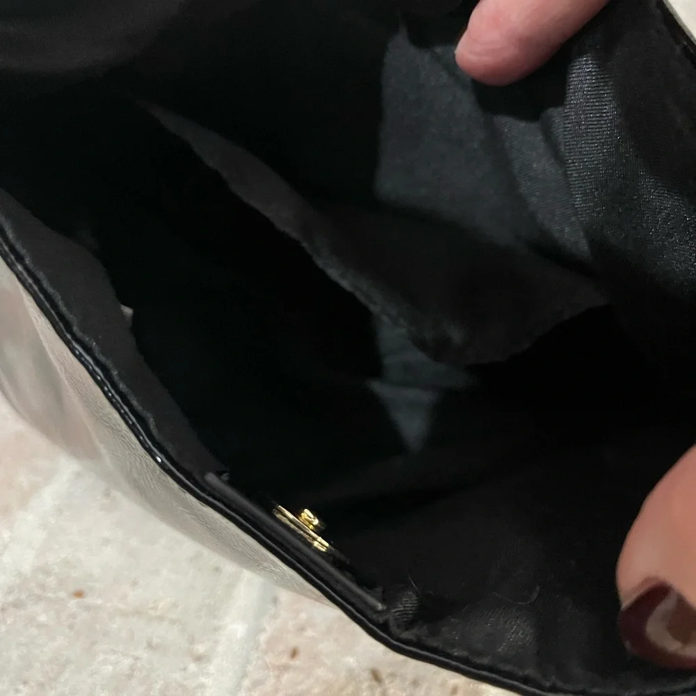 Old Navy Glossy Black Hobo Bag - Picture 6 of 7